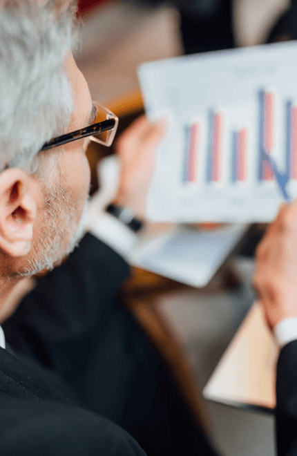 close-up-photo-senior-man-sitting-modern-cafe-shop-lunch-time-reading-diagram