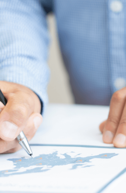 closeup-male-marketing-expert-analyzing-bar-chart