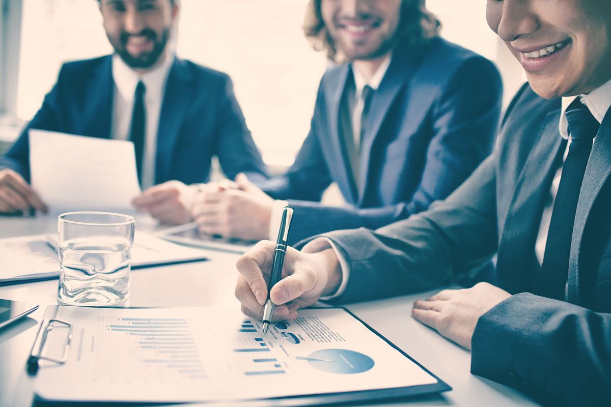 employee-analyzing-details